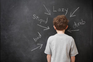 Ich schäme mich so – So fühlen sich Kinder aus armen Familien