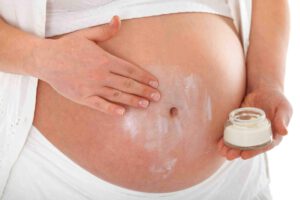 Dehnungsstreifen vorbeugen – das sollten werdende Mütter wissen