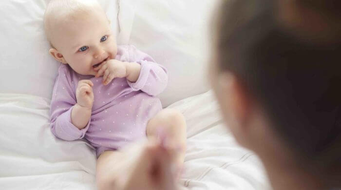 Warum Sie gleich mit Ihrem Baby sprechen sollten