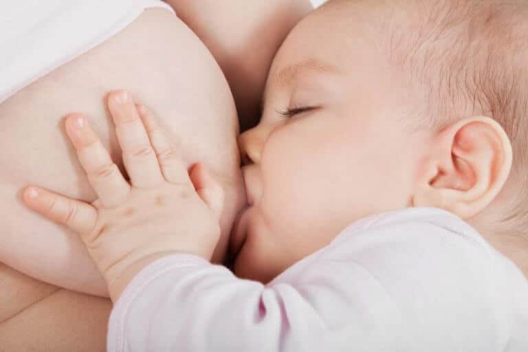 Muttermilch – warum Stillen für Ihr Baby und für Sie Vorteile hat