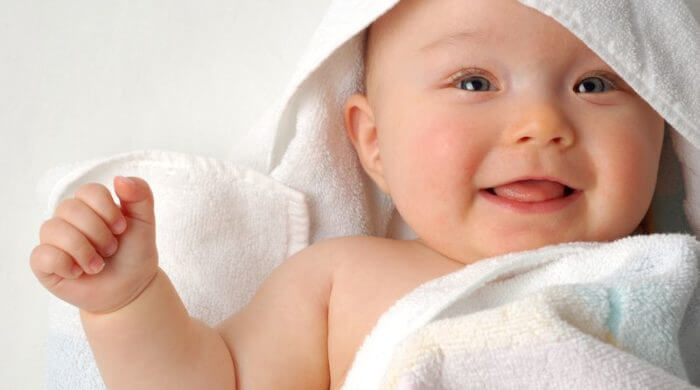 Waschen, Baden, Eincremen – Das große 1 x 1 der Babypflege