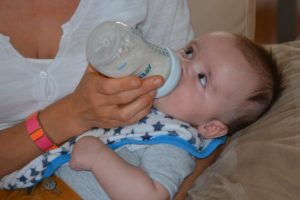 Was Sie wissen sollten, wenn Sie Ihr Baby mit der Flasche ernähren