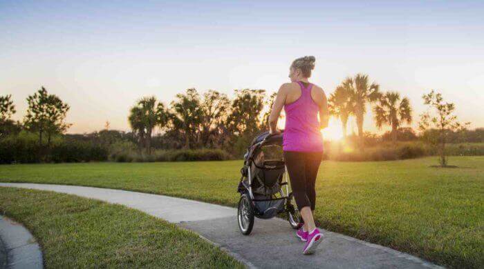 wie laesst sich der eigene koerper nach einer schwangerschaft wieder in schwung bringen 4 700x390 1