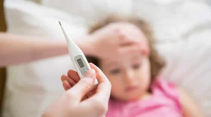 Hirnhautentzündung bei Kindern – Anzeichen und Behandlung