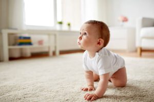 Ab wann krabbeln Babys? Alles, was Du wissen solltest