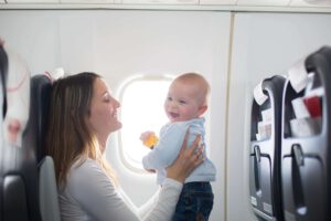 Fliegen mit Baby: So klappt der Urlaub sorgenfrei