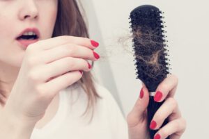 Hausmittel gegen Haarausfall – was jetzt wirklich hilft