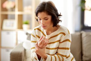 Karpaltunnelsyndrom: Die schmerzhafte Engstelle im Handgelenk