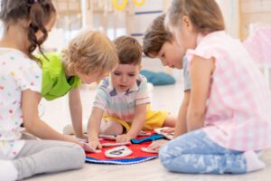 Die Uhr lernen: Mit gutem Plan, viel Geduld und noch mehr Spaß