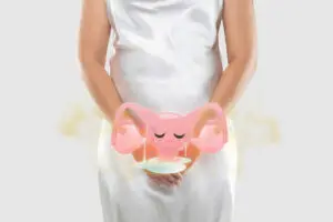 Frau mit einem gezeichneten Uterus, der unangenehm riecht und unglücklich schaut durch vaginalen Ausfluss