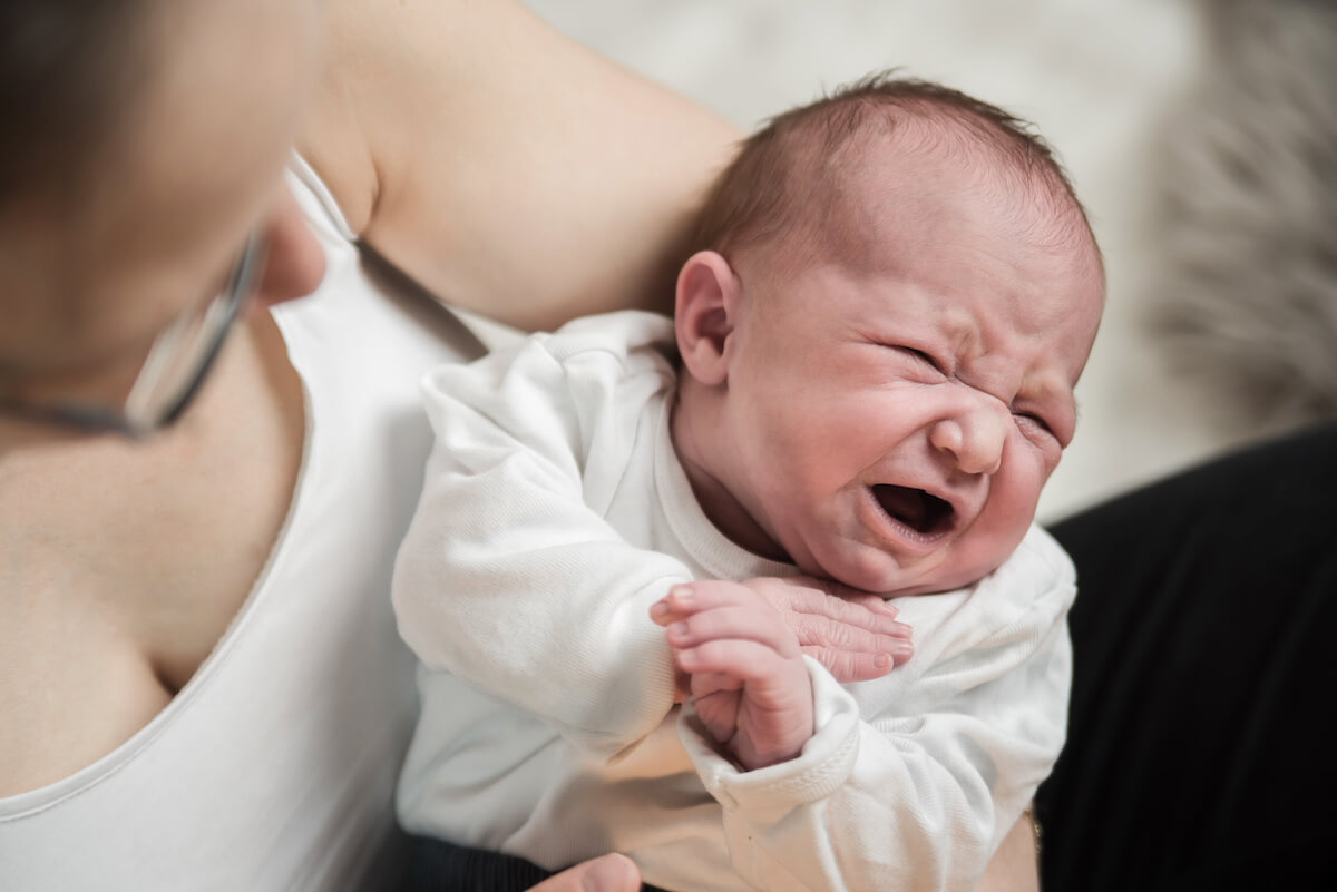 alan-caishan-cU53ZFBr3lk-unsplash Baby schreit beim Stillen