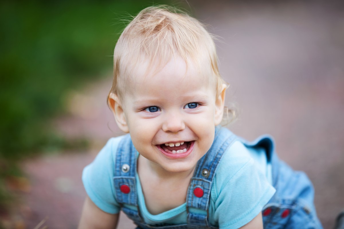 alan-caishan-cU53ZFBr3lk-unsplash gebiss kleinkind